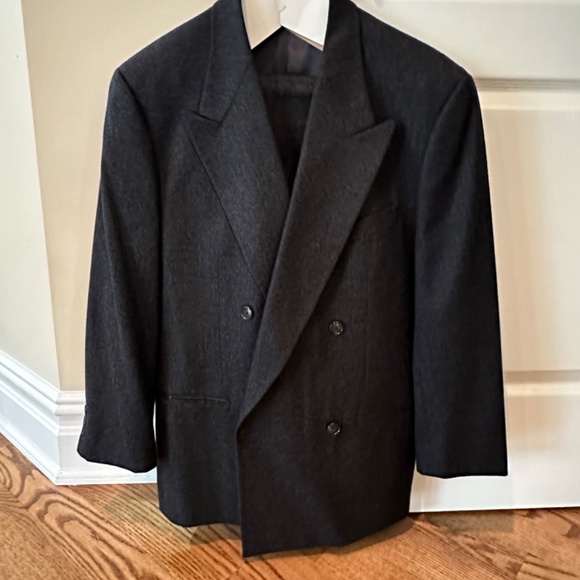 Giorgio Armani suits. Made in Italy. Fine Italian wool. 6 colors and styles. - Picture 11 of 16